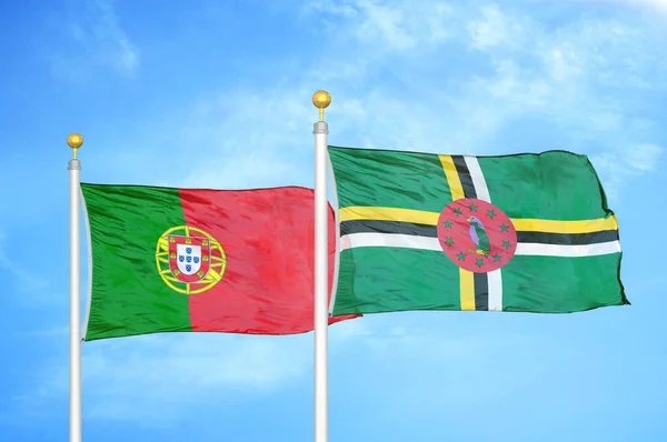 Portugal Och Dominica Två Flaggor Flaggstänger Och Blå Molnigt Himmel — Stockfoto