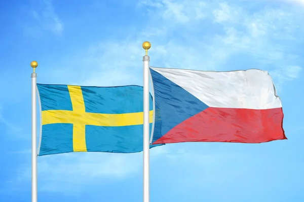 Швеція Чеська Республіка Два Прапори Флагштоках Синє Хмарне Небо — стокове фото