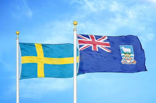Suecia Islas Malvinas Dos Banderas Sobre Asta Bandera Fondo Azul —  Fotos de Stock