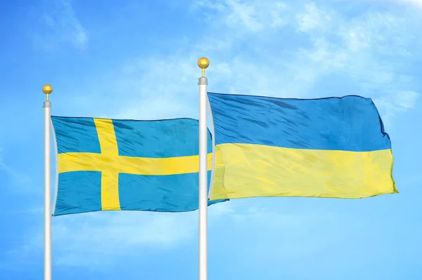 Sverige Och Ukraina Två Flaggor Flaggstänger Och Blå Molnig Himmel — Stockfoto