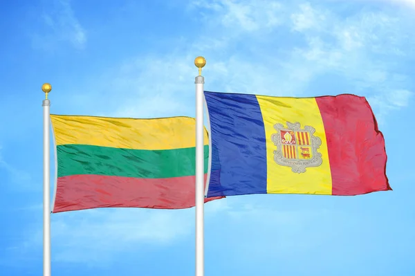 Litouwen Andorra Twee Vlaggen Vlaggenmasten Blauwe Bewolkte Lucht Achtergrond — Stockfoto