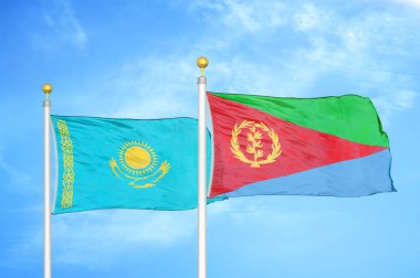 Kazakistan ve Eritre bayrak direkleri ve mavi bulutlu arka planda iki bayrak