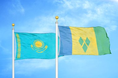 Kazakistan, Saint Vincent ve Grenadines bayrak direğinde iki bayrak ve mavi bulutlu arka plan