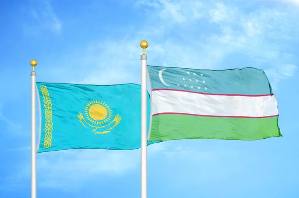 Kazachstan Oezbekistan Twee Vlaggen Vlaggenmasten Blauwe Bewolkte Lucht Achtergrond — Stockfoto