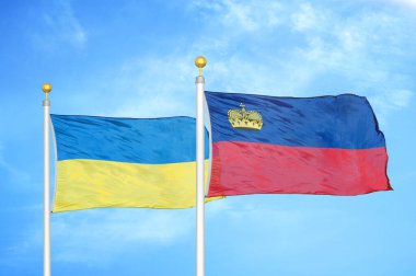 Ukrayna ve Lihtenştayn bayrak direkleri ve mavi bulutlu arka planda iki bayrak