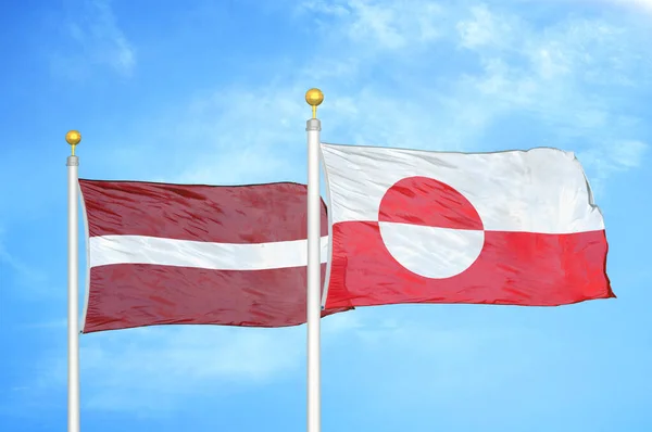 Letonya Grönland Bayrak Direkleri Mavi Bulutlu Arka Planda Iki Bayrak — Stok fotoğraf