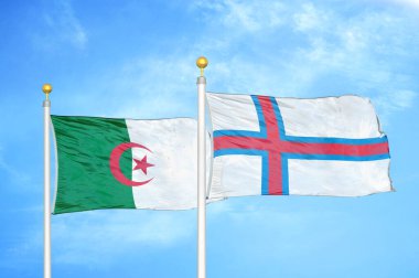 Cezayir ve Faroe Adaları bayrak direkleri ve mavi bulutlu arka planda iki bayrak