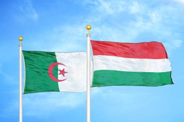 Cezayir ve Macaristan bayrak direkleri ve mavi bulutlu arka planda iki bayrak