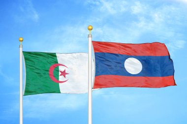 Cezayir ve Laos bayrak direkleri üzerinde iki bayrak ve mavi bulutlu arka plan