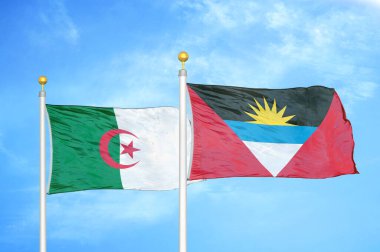 Cezayir, Antigua ve Barbuda bayrak direğinde iki bayrak ve mavi bulutlu gökyüzü arkaplanı