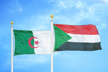 Cezayir ve Sudan bayrak direkleri üzerinde iki bayrak ve mavi bulutlu arka plan