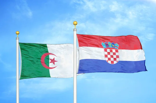 アルジェリアとクロアチアの旗竿と青空の背景に2つの旗 — ストック写真