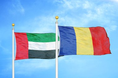 Birleşik Arap Emirlikleri ve Romanya bayrak direkleri üzerinde iki bayrak