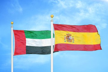 Birleşik Arap Emirlikleri ve İspanya bayrak direğinde iki bayrak