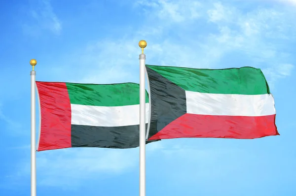 Emiratos Árabes Unidos Kuwait Dos Banderas Asta Bandera — Foto de Stock