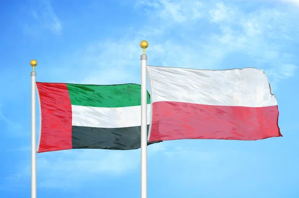 Zjednoczone Emiraty Arabskie Polska Dwie Flagi Maszcie Flagowym — Zdjęcie stockowe