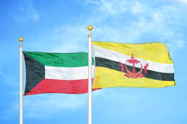 Kuveyt ve Brunei bayrak direkleri ve mavi bulutlu arka planda iki bayrak