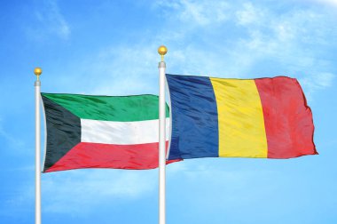 Kuveyt ve Çad bayrak direkleri üzerinde iki bayrak ve mavi bulutlu arka plan