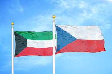 Kuveyt ve Çek Cumhuriyeti bayrak direkleri ve mavi bulutlu arka planda iki bayrak
