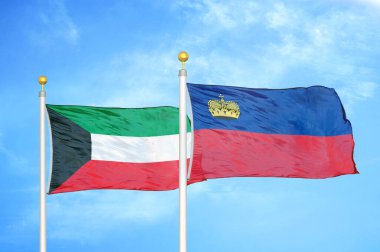 Kuveyt ve Lihtenştayn bayrak direkleri ve mavi bulutlu arka planda iki bayrak