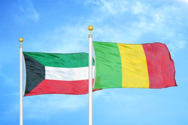 Kuveyt ve Mali bayrak direkleri üzerinde iki bayrak ve mavi bulutlu arka plan