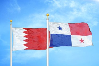 Bahreyn ve Panama bayrak direkleri üzerinde iki bayrak ve mavi bulutlu arka plan
