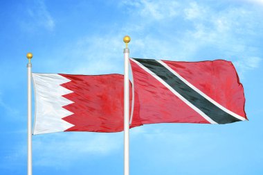 Bahreyn, Trinidad ve Tobago bayrak direkleri ve mavi bulutlu arka plan