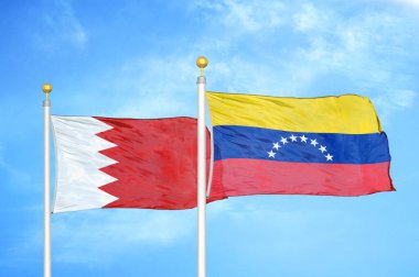 Bahreyn ve Venezuela bayrak direğinde iki bayrak ve mavi bulutlu arka plan