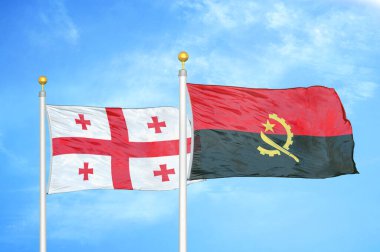Gürcistan ve Angola bayrak direkleri ve mavi bulutlu arka planda iki bayrak