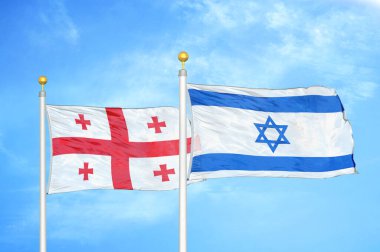 Gürcistan ve İsrail bayrak direkleri ve mavi bulutlu arka planda iki bayrak