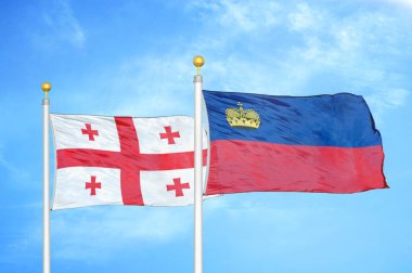 Gürcistan ve Lihtenştayn bayrak direkleri ve mavi bulutlu arka planda iki bayrak