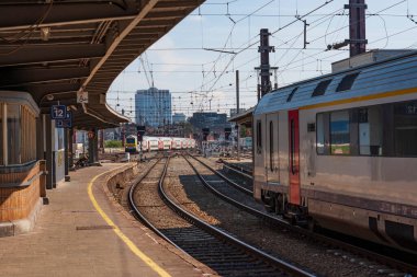 Brüksel, Belçika, Temmuz 2018, Kuzey Tren İstasyonu: Tren geliyor