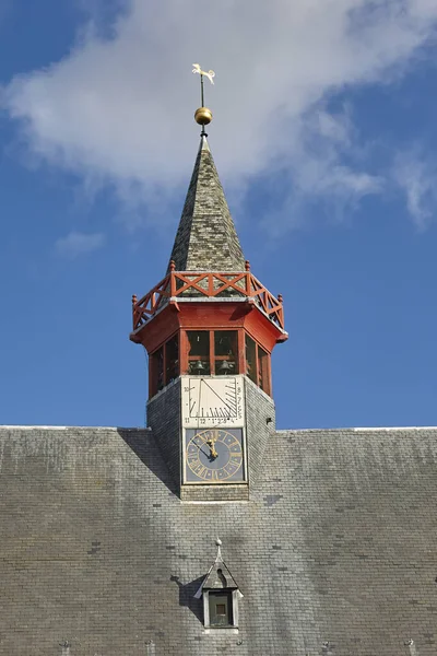 Колокольня Ратуши Дам Фландерс Бельгия Против Голубого Неба — стоковое фото