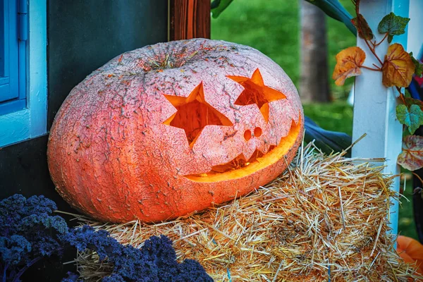 怒り顔が怖いオレンジ ハロウィンかぼちゃの絵 — ストック写真