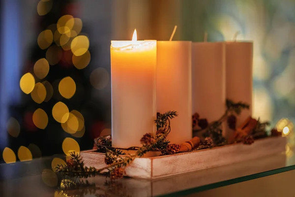 Weihnachtsdekorationskerze Für Den Advent Vier Brennende Kerzen Brennen — Stockfoto