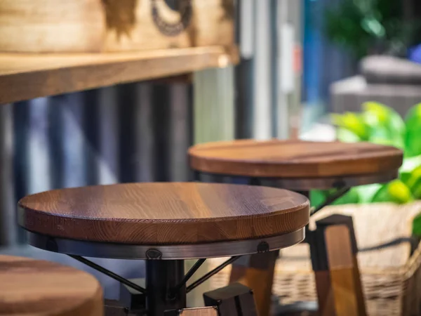 Obrázek Dřevěný Kulatý Tvarované Židle Kavárně — Stock fotografie