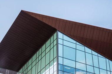 Modern şirket mimarisine sahip şehir manzarası ofis binaları - iş ve başarı kavramı