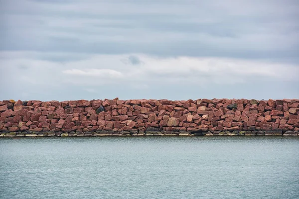 Zdjęcie Łamacza Fal Baltic Sea Kamienne Łamacze Fal Wodzie — Zdjęcie stockowe