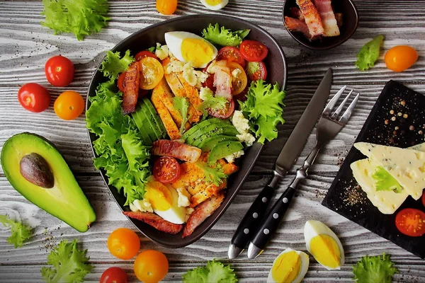 Salată Cobb Sănătoasă Fel Mâncare Tradițional Din Bucătăria Americană Salata Fotografie de stoc
