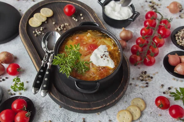 Tradycyjna Rosyjska Zupa Kapustą Domowej Roboty Zupa Shchi Kapustą Pomidorami — Zdjęcie stockowe