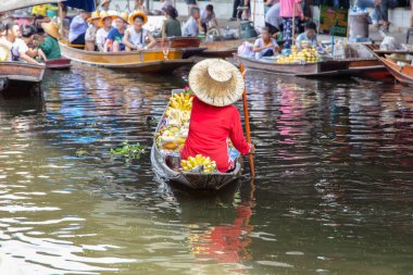 Tayland 'da Bangkok yakınlarında Damnoen Saduak Yüzen Pazarı