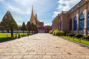 Wat Phra Kaew ve Grand Palace güneşli bir günde, Bangkok, Tayland