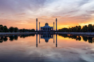 Central Camii, Songkhla, Tayland 'da gün batımının güzel manzarası