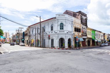 PHUKET, THAILAND - 13 Eylül: 13 Eylül 2020 'de Phuket, Tayland' da Phuket 'teki eski bina sino portuguez tarzı. Eski bina Phuket 'in çok ünlü bir turistik mekanıdır..
