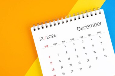 Aralık 2026 Renkli arkaplanlı masa takvimi.