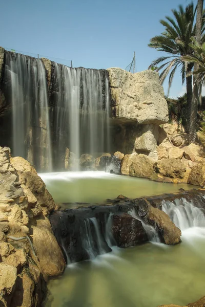 Vertikální Výhled Vodopád Palmeral Parku Městě Alicante Španělsko — Stock fotografie