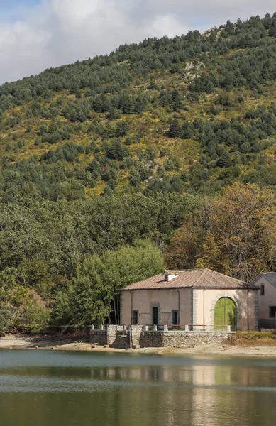 Dom Jeziora Granja San Ildefonso Segovia Hiszpania Jesienny Dzień Słoneczny — Zdjęcie stockowe