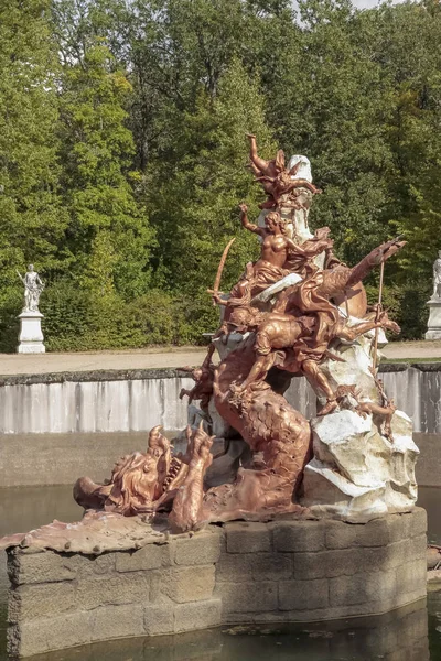 Vista Verticale Della Fontana Dedicata Agli Andromeda Nei Giardini Del — Foto Stock