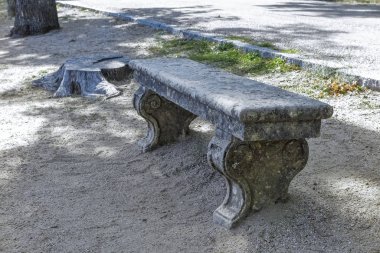 ön plan eski bir taş tezgah üzerinde yatay görünüm