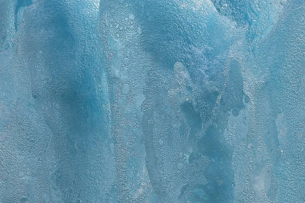 Фон из воды и капель голубого цвета — стоковое фото